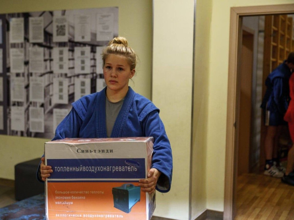 Воспитанники спортшколы «Олимп» собрали гуманитарную помощь для бойцов СВО