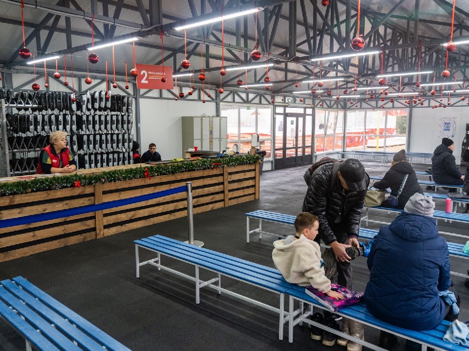 Где покататься на коньках в Дмитрове? Названы адреса всех катков в округе