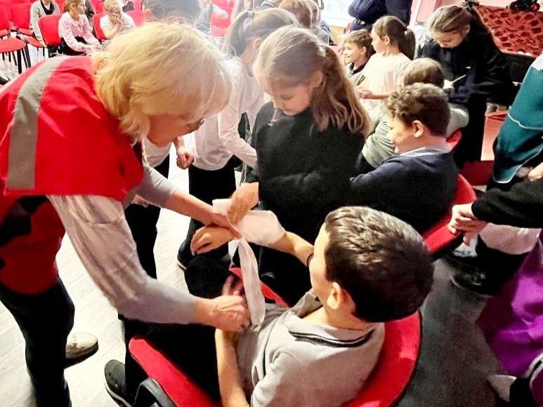 Школьникам Воскресенска объяснили правило «Не ты положил — не бери»