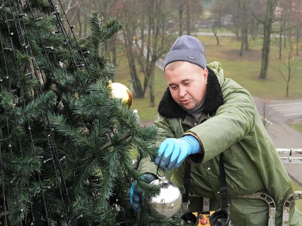 Волшебная атмосфера: Реутов начали украшать к новогодним праздникам