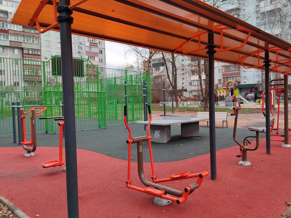 Спортивную и игровую площадку оборудовали в одном из дворов Щелкова