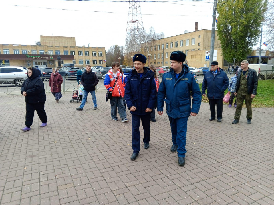 На празднике в Серебряных Прудах пожарные напомнили взрослым и детям, как действовать при ЧП: советы, которые стоит запомнить каждому