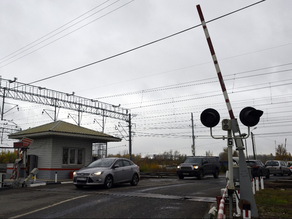 Железнодорожный переезд у платформы Новопетровская частично перекроют в декабре