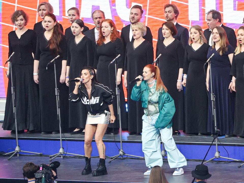 Солисткам «Тату» пришлось сделать срочное заявление после фото с Канье Уэстом