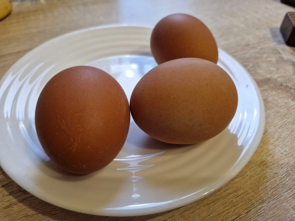 Будет вкусно: простой способ приготовить идеальное яйцо всмятку или вкрутую на завтрак