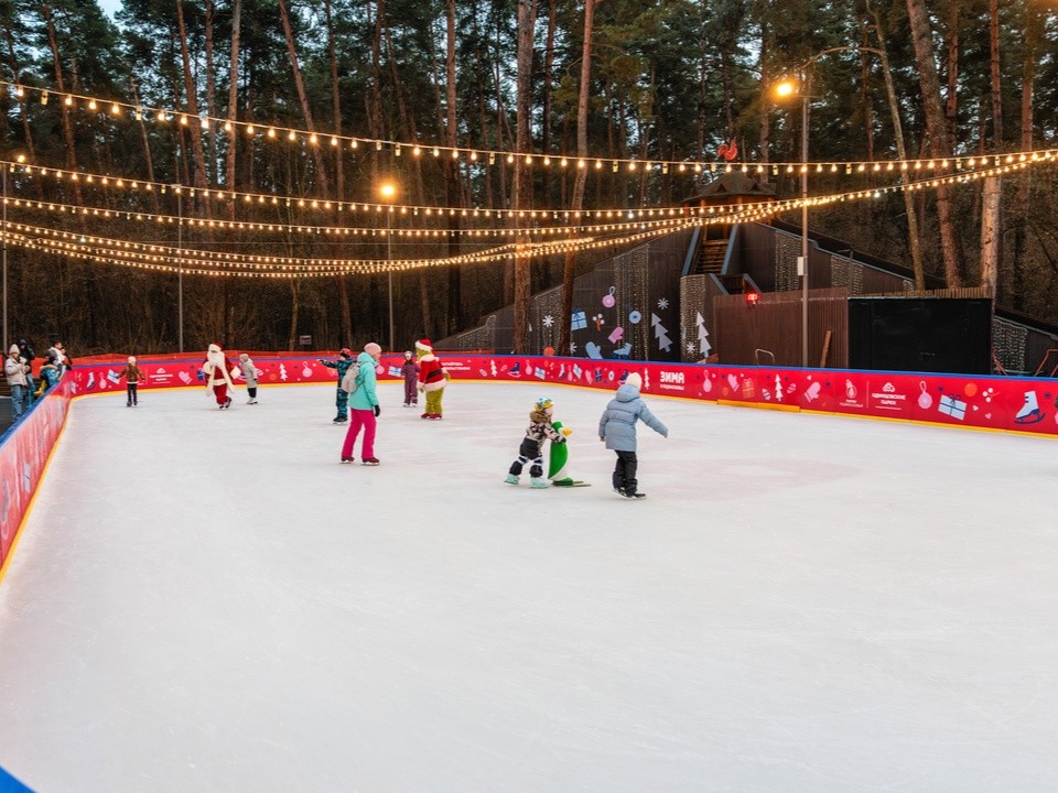 Каток в Черноголовке приглашает школьников на каникулах на массовые катания