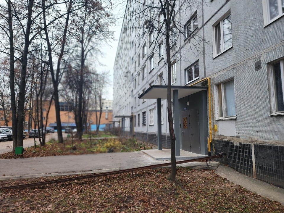 «Работали аккуратно»: жители отметили высокий уровень ремонта подъездов на Проспекте Космонавтов