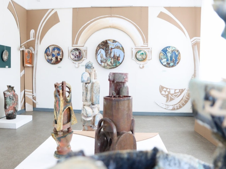 Выставка уникального мастера керамики работает в «Доме Озерова»