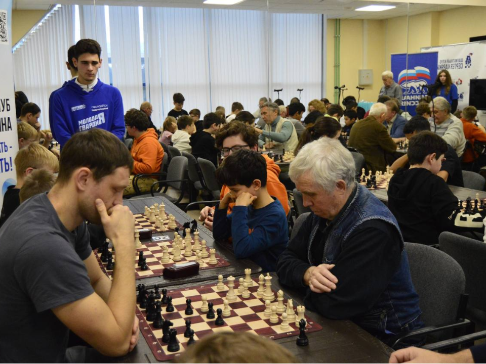 Сергей Карякин открыл шахматный турнир для участников СВО в Домодедове
