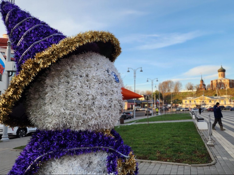 Елка на центральной площади Волоколамска в этом году засияет по-новому