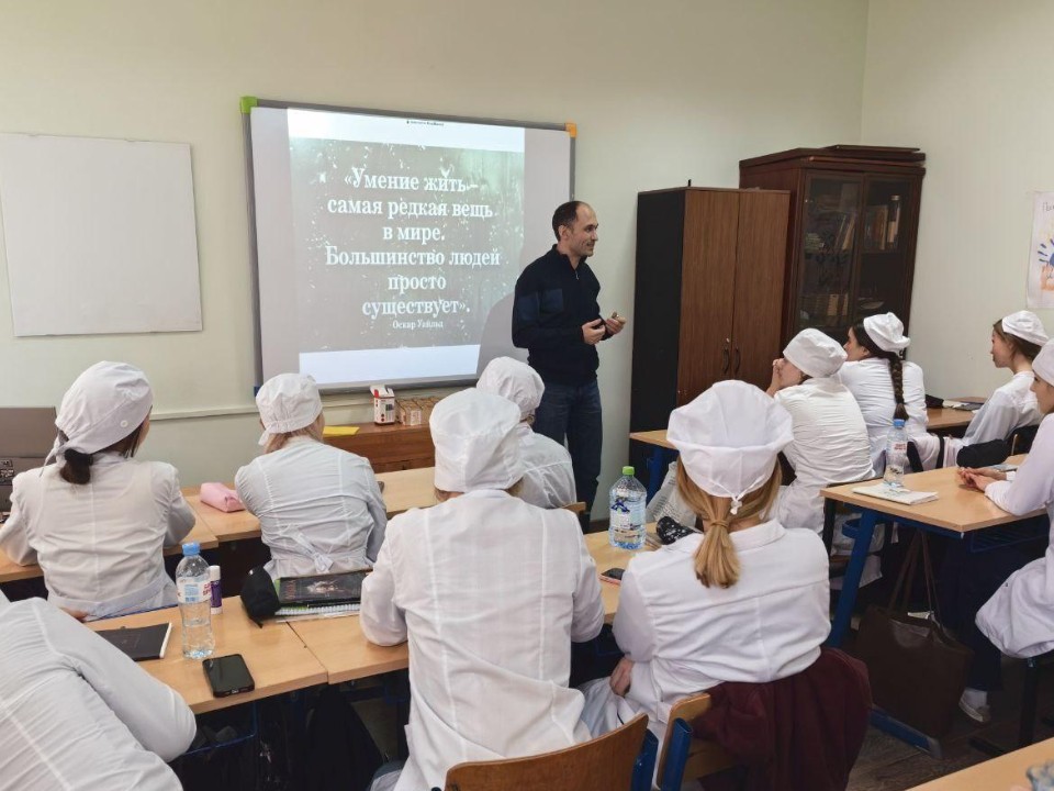 Выбираем жизнь: почему важно учиться говорить «нет» и противостоять негативному социальному давлению