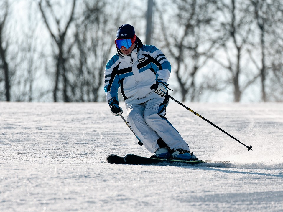 Навострить лыжи за лыжами: цены на инвентарь резко поменялись к Новому году