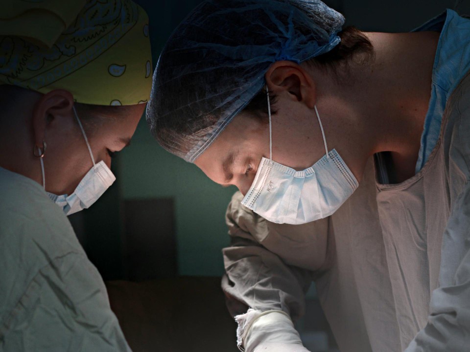 Новый хирург больницы Сергиева Посада начнет лечить грыжи современными методами