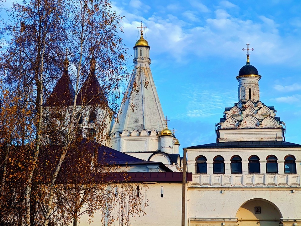 Почему говорят «типун тебе на язык»: приметы и традиции на 16 ноября 2025 года