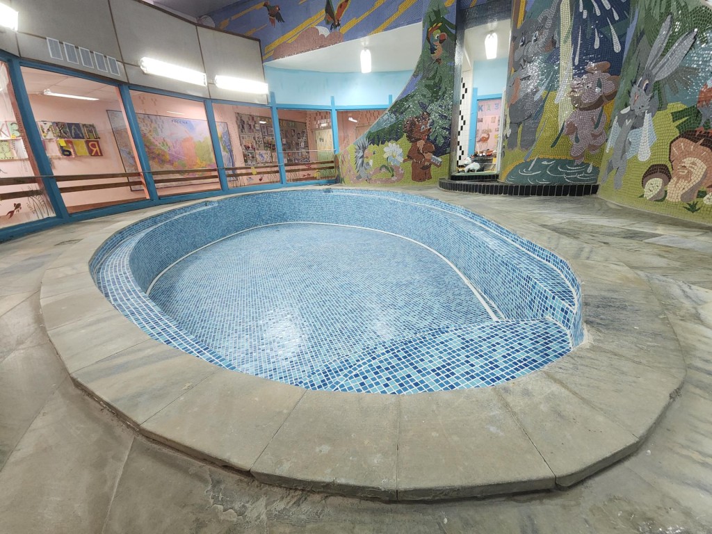 Подрядчик устраняет недостатки ремонта в бассейне детского сада «Сказка»