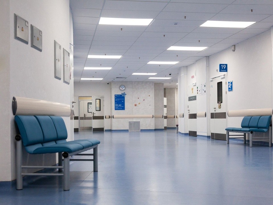 Лишившийся пальцев мальчик из Красногорка покинул больницу с улыбкой