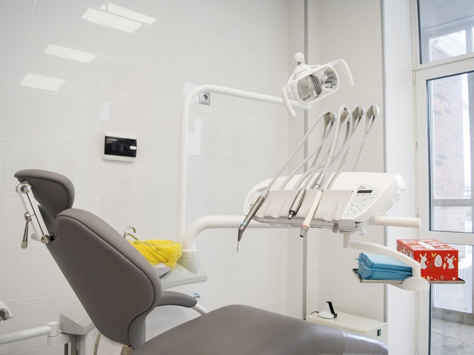 Новые зубы за ₽120 тыс.: как участники СВО могут бесплатно восстановить улыбку в Долгопрудном