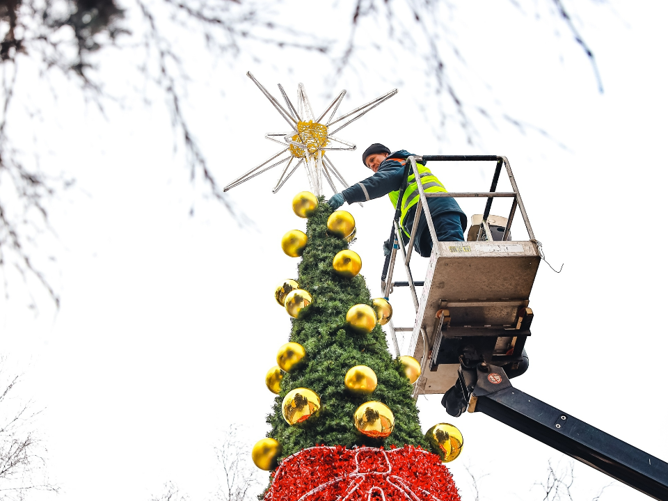 Жители Химок сами выберут место для главной елки на Театральном катке