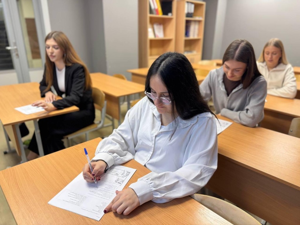 От аудирования до регистрации на рейс: как в колледже «Подмосковье» проверяли знание английского у будущих транспортников