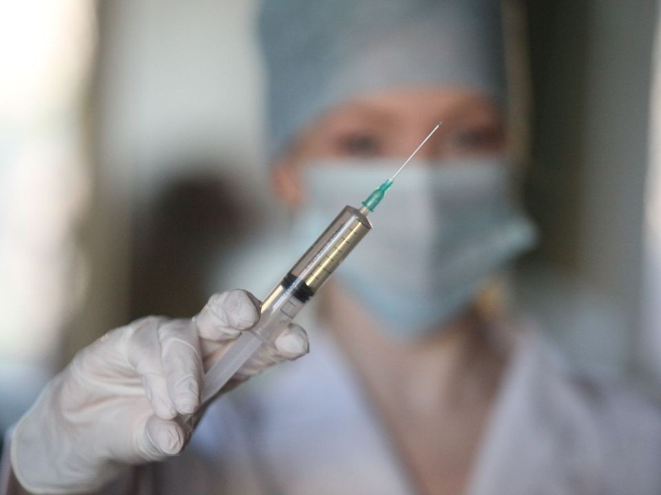 Вакцинация по расписанию: для пожилых предложили ввести национальный календарь прививок