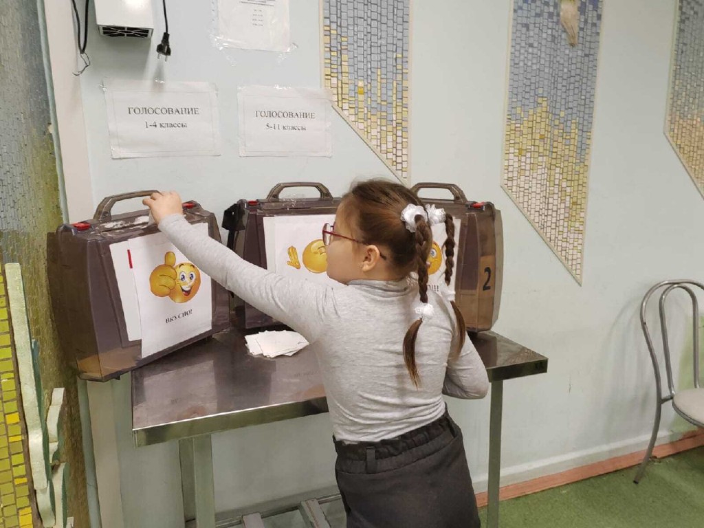 Нравится или не нравится? В гимназии № 4 стартовал опрос о школьном питании