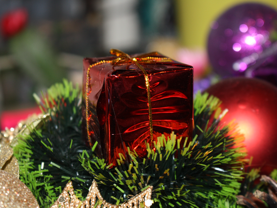 Подарок-саботаж: пять вещей, которые в год Лошади превратят праздник в скандал