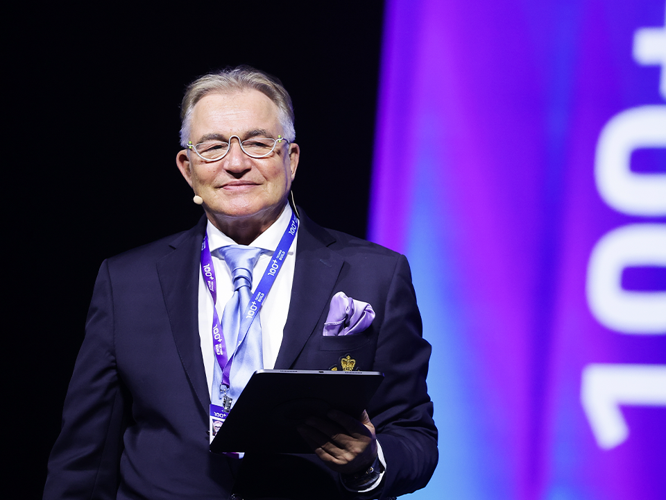 Показал причинное место: обнаженного «клона» Диброва заметили в Подмосковье