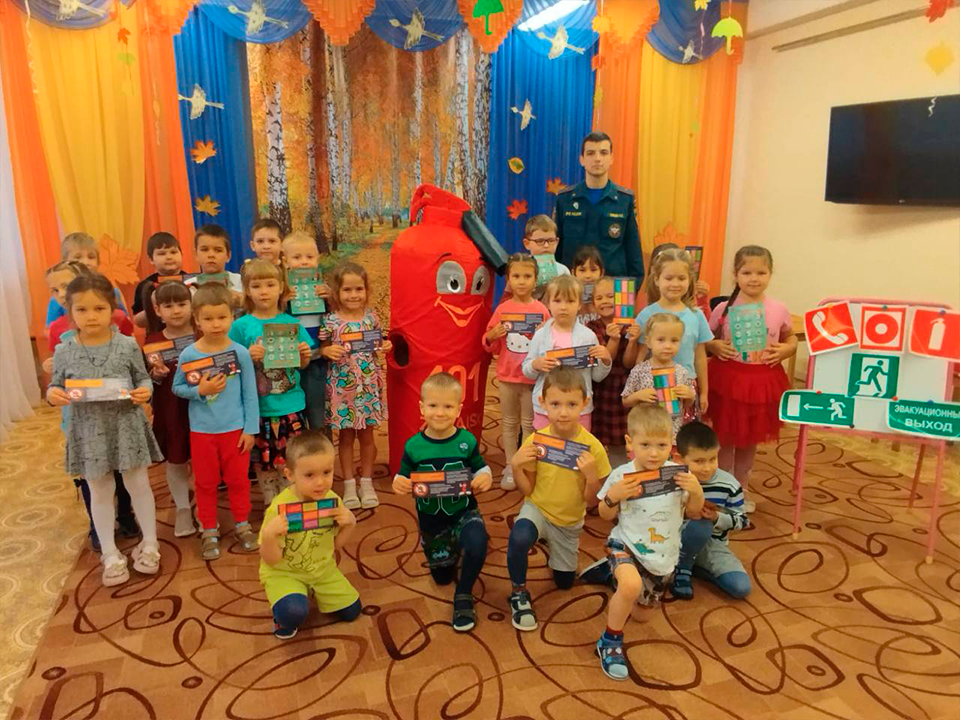 Как зарайские пожарные рассказали детям сказку о непослушной спичке