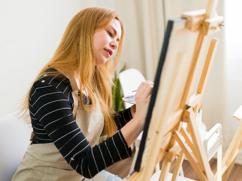 Психолог Ахмедов объяснил, зачем люди заказывают портреты врагов