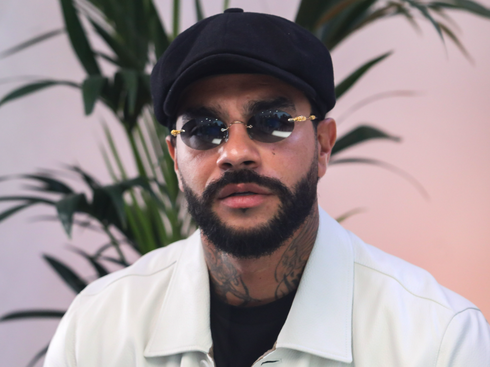 «Эмма Тимуровна»: Тимати показал новорожденную дочь