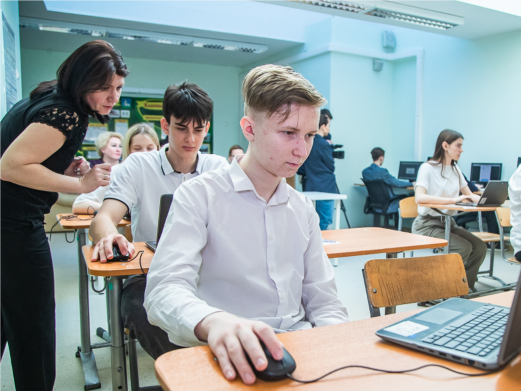 Школьники поселка Дмитриевский получат образование нового уровня