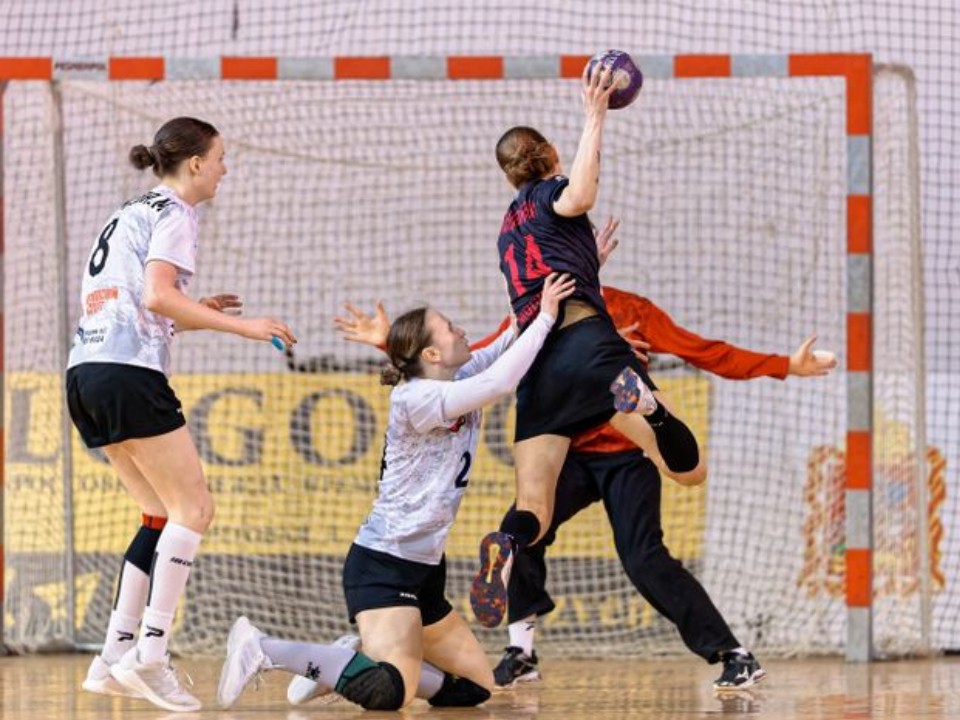 Женская команда Звенигорода обыграла Питер и вышла в 1/8 финала Кубка России по гандболу