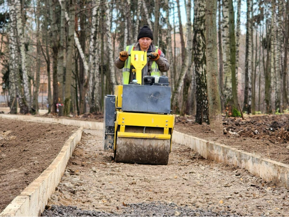 Новый сквер «Лесная сказка» готов более чем наполовину