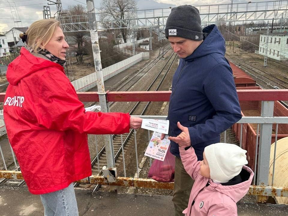 «Смотри по сторонам, а не в телефон!» — Минтранс Подмосковья бьет тревогу из‑за нарушителей на путях