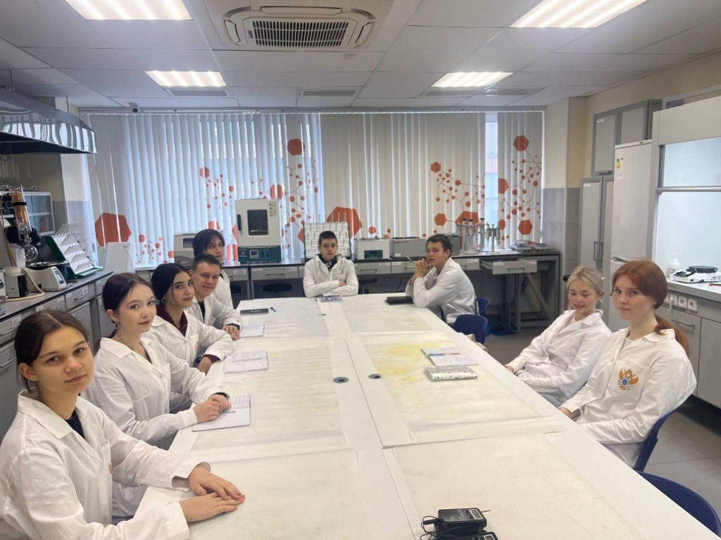 Гимназисты из Лыткарина провели сложные эксперименты в химической лаборатории