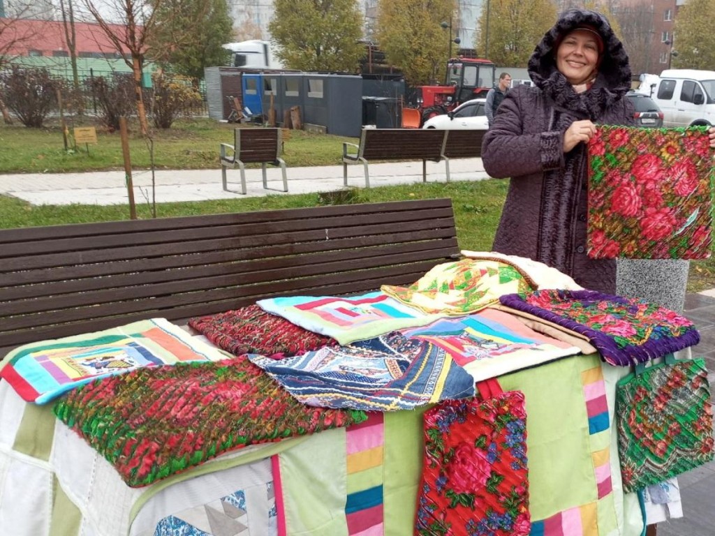 Мастерица из Орехово-Зуева дарит вторую жизнь старым павловопосадским платкам