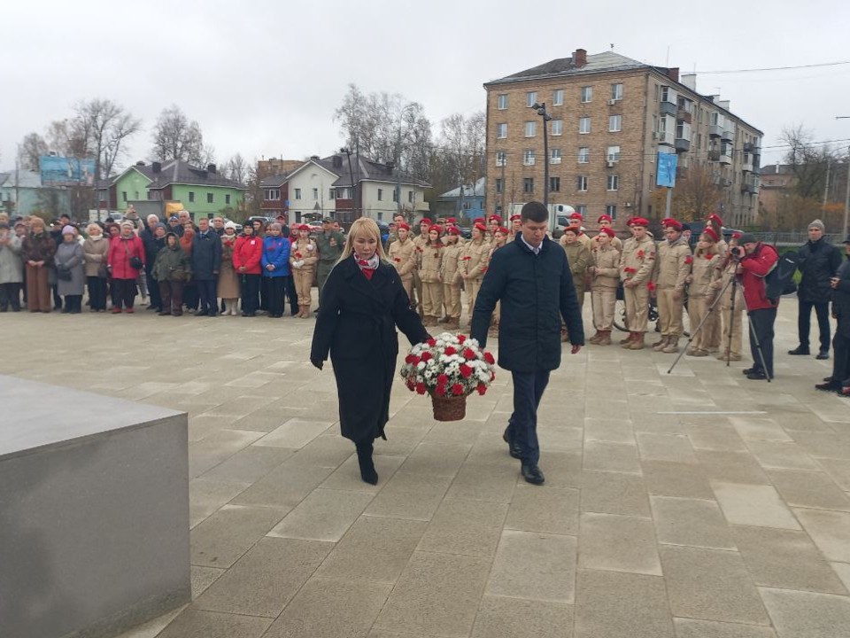 В недавно реконструированном сквере «Защитникам неба» наладили декоративную подсветку