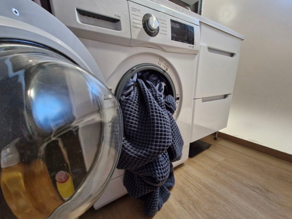 Слово мастера: почему нельзя добавлять еще одну футболку в перегруженную стиралку