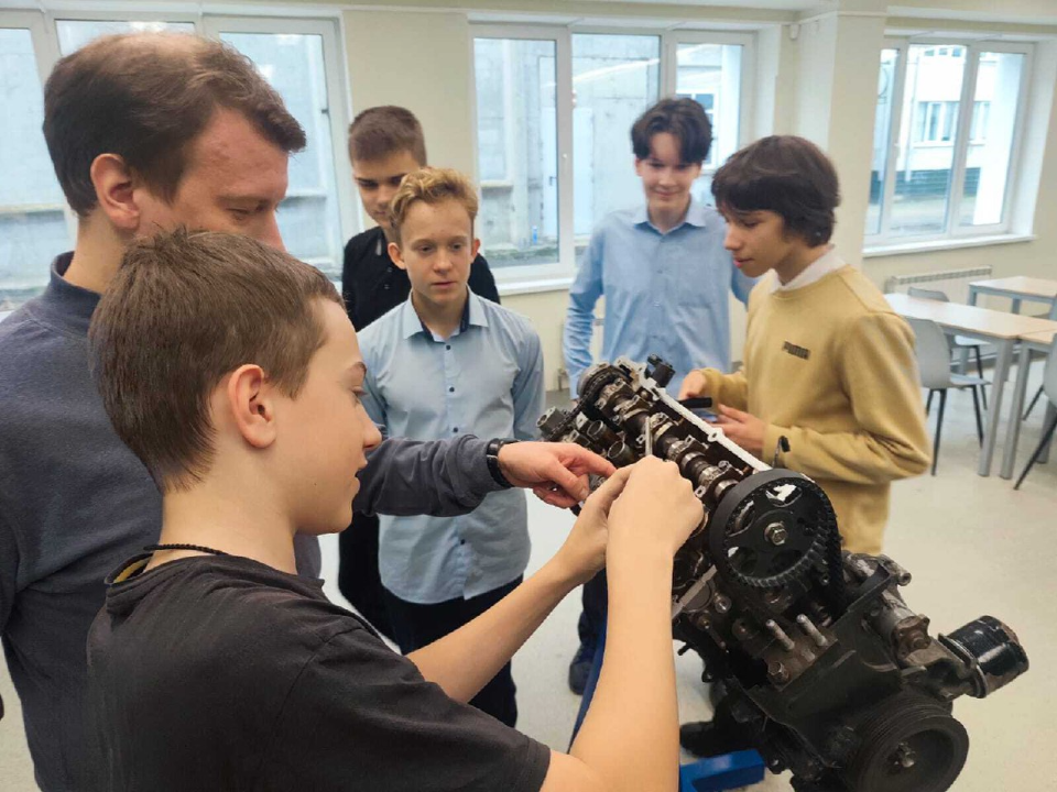 Бронницкие школьники прошли «профессиональные пробы» в автодорожном колледже