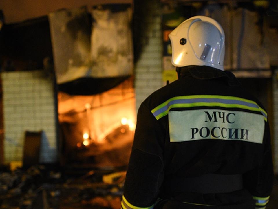 В огне 60 «квадратов»: подробности пожара в гараже в Химках