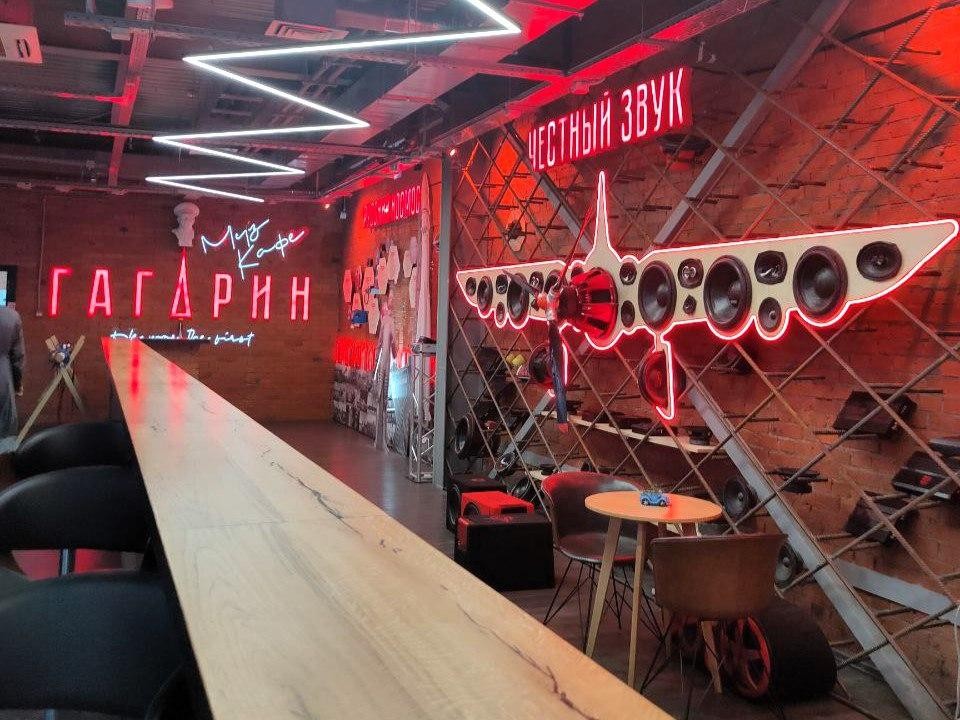 Более 2,5 млн колонок в год и перспектива трудоустройства: чем удивил завод «Гагарин» своих гостей