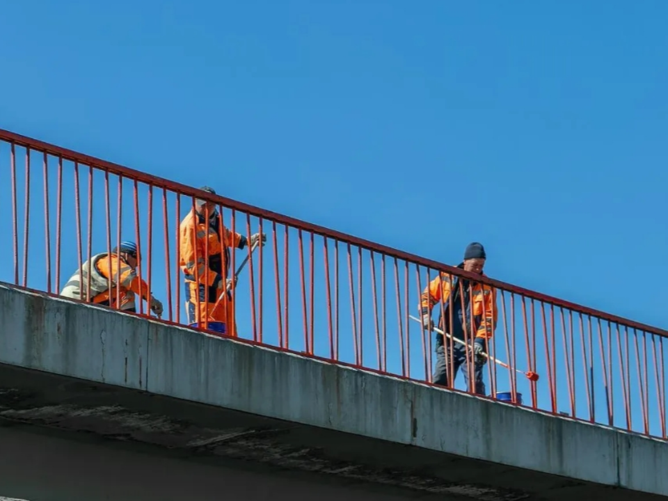 Участок Дзержинского шоссе в Котельниках стал безопаснее после ремонта ограждений