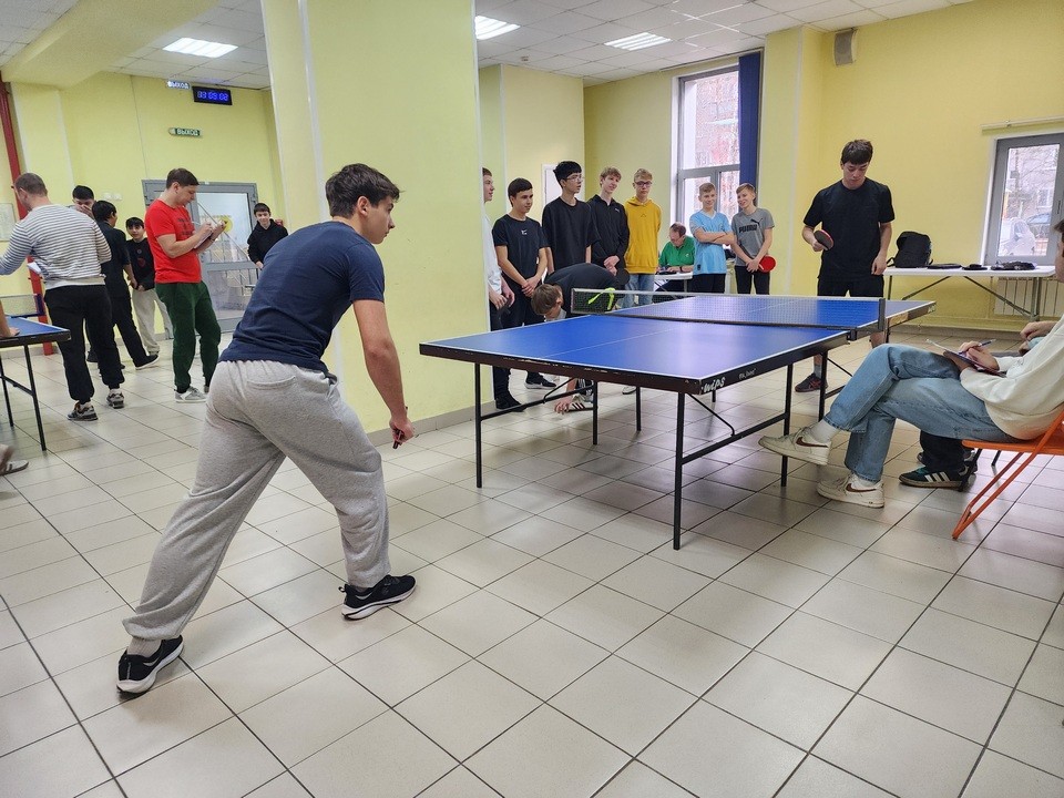 Спортсмены разных направлений попробовали себя в настольном теннисе в Мытищах