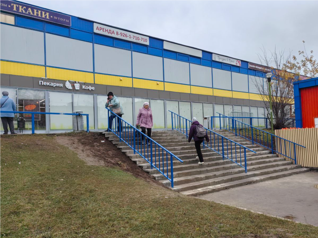 Травмоопасную лестницу у супермаркета на Центральной улице отремонтировали