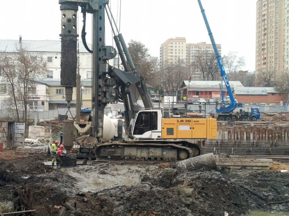Свайный фундамент готов, ключевые опоры на подходе: новый мост заметно разгрузит микрорайон Пирогово