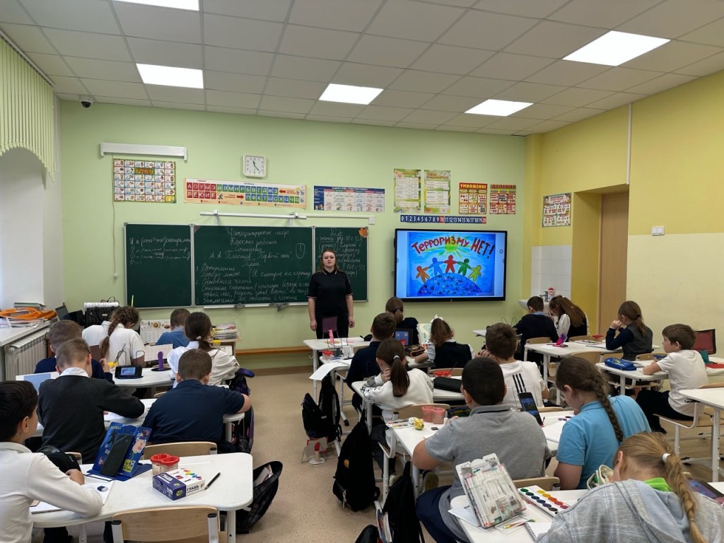 Осторожно, интернет: школьникам Лотошина напомнили о правилах безопасности в соцсетях