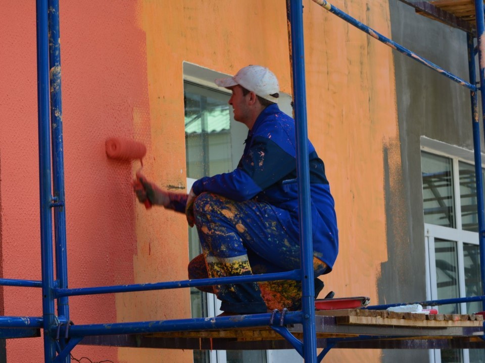 Олимпийский проспект меняет лицо: свыше 90% работ по капремонту фасада в Мытищах выполнено