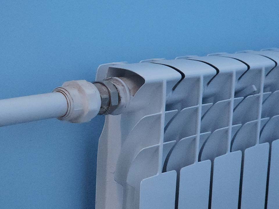 Можно спать спокойно: жителей Военного городка избавили от шума в батареях