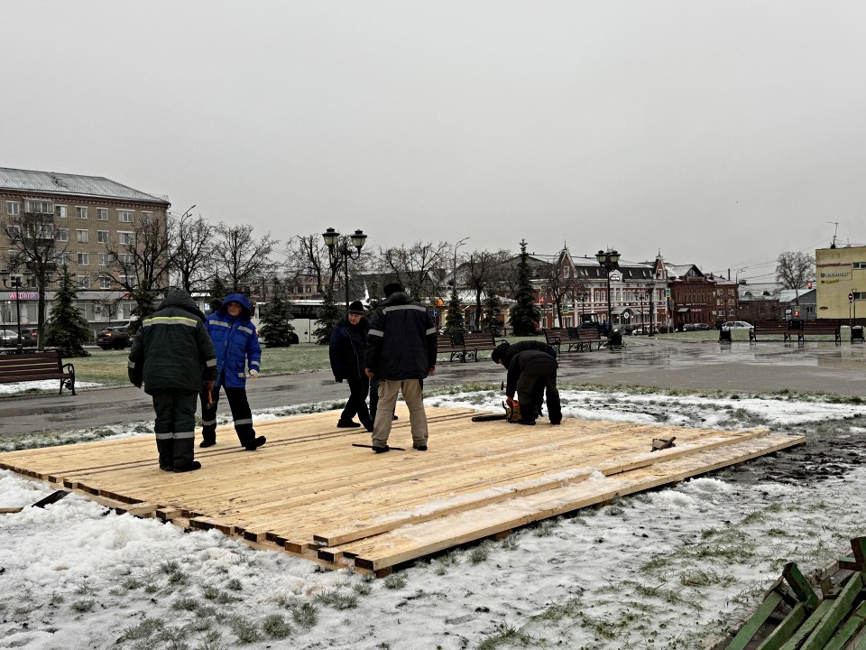 Вы не поверите, какую елку устанавливают в Сергиевом Посаде к Новому году