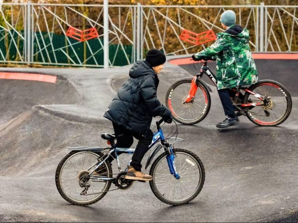Памп-трек, скейт-парк и теннис: «Подрезково» получил спортивную зону под открытым небом